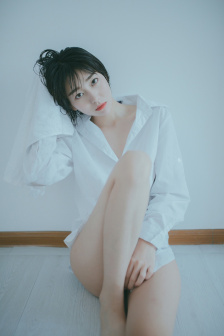 一点遮挡都没有的美女